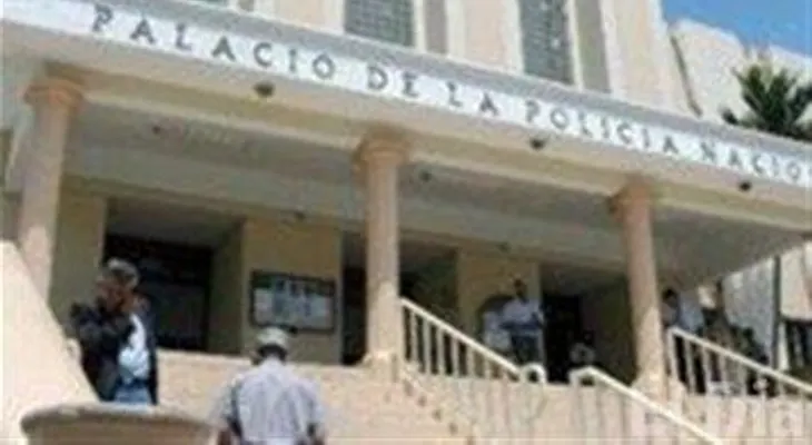 Policía apresa a cuatro "delincuentes" y les ocupa RD$180 mil y pistola