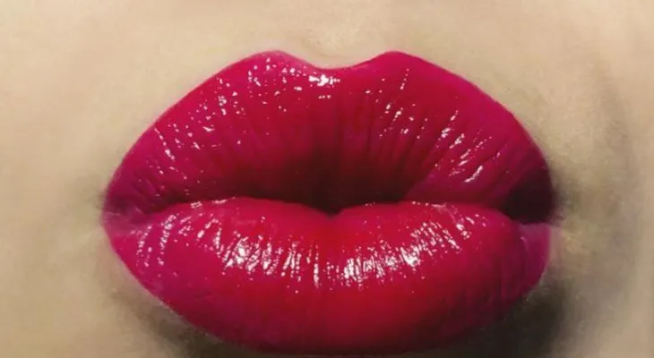7 tipos de besos que es mejor evitar para no pasar un mal momento