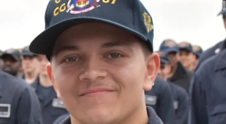 Hallan a marino estadounidense en su propio barco tras siete días perdido