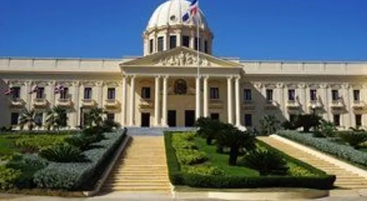 Poder Ejecutivo suspende 8 funcionarios que no declararon sus bienes