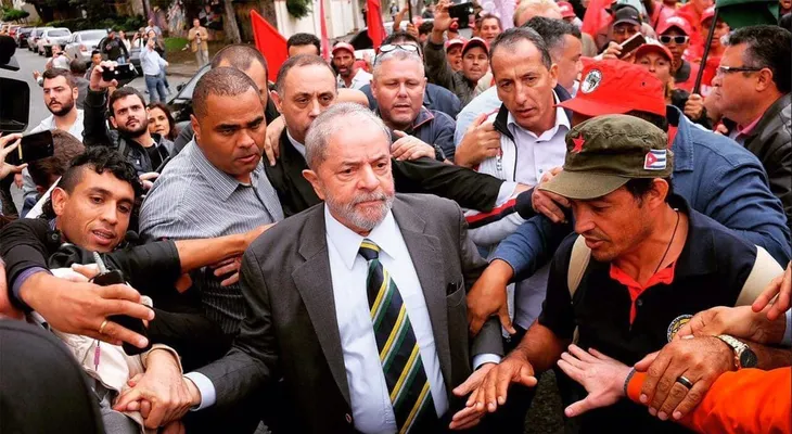 Lula da Silva ingresó al tribunal de Curitiba para responder a las acusaciones de corrupción ante el juez Sergio Moro