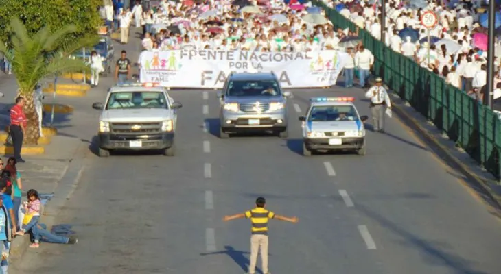 Foto del niño que buscó impedir una marcha se vuelve viral
