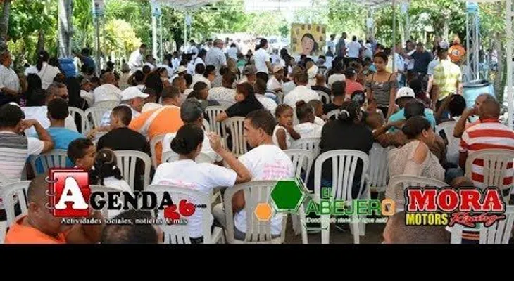Miles asisten al novenario de Emely Peguero