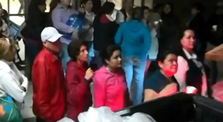 Video: narcos mexicanos repartiendo regalos de navidad