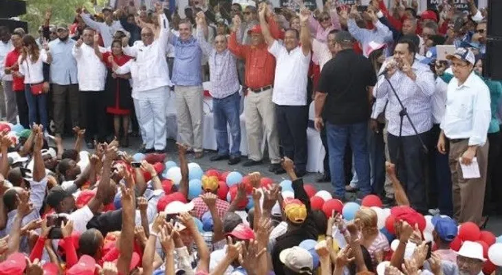 Abinader promete aumentar de RD$800 a RD$1,280 tarjeta Comer es Primero