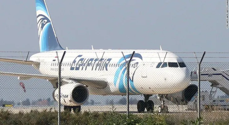 Descartan terrorismo en secuestro avión de Egypt Air, desviado a Chipre
