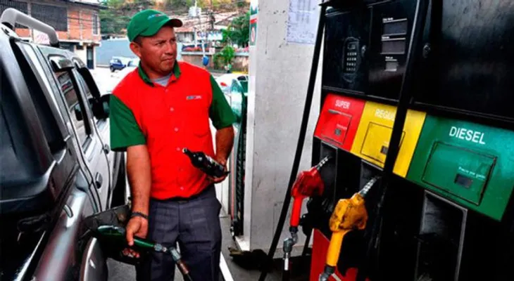 Industria y Comercio sube precio de casi todos los combustibles
