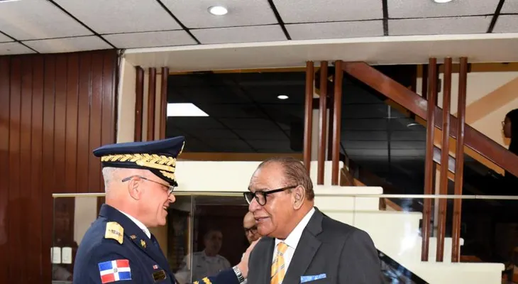 Nuevo director de la Policía Nacional realiza primera visita a un medio de comunicación