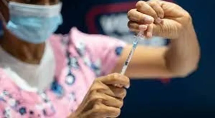El mundo confundido sobre cantidad de dosis contra el covid-19. ¿Serían dos o tres. A quién creerle? 