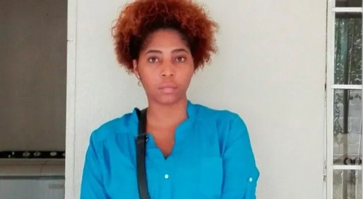 Estudiante denuncia policías la detuvieron y amenazaron con apresarla si no le daba su cédula