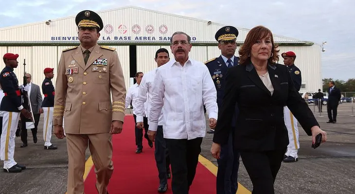 Presidente Medina llega a RD desde Cuba