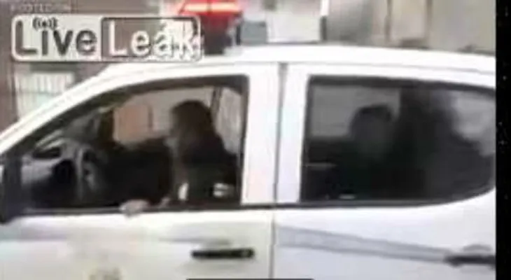 Mira cómo un ladrón se le escapa a dos policías en Brasil (VIDEO)