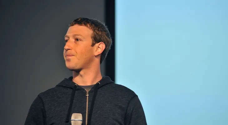 Un vecino del CEO de Facebook lo acusa de fraude