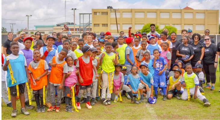 INEFI y NFL realizan jornada de flag football en RD