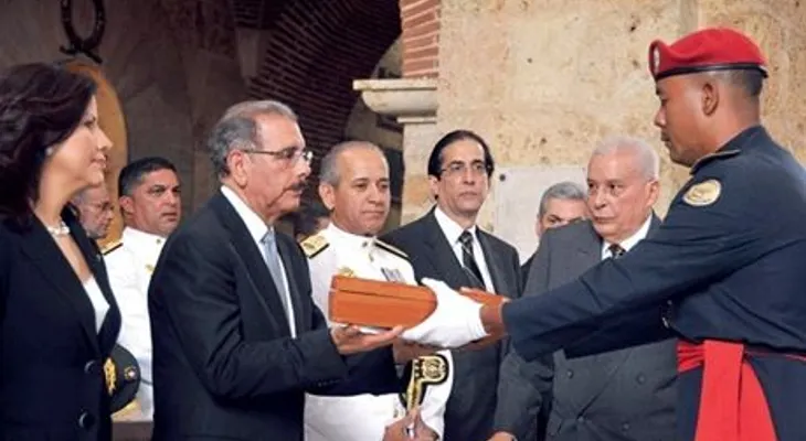 Tribunal ordena llevar restos de Caamaño al Panteón Nacional 