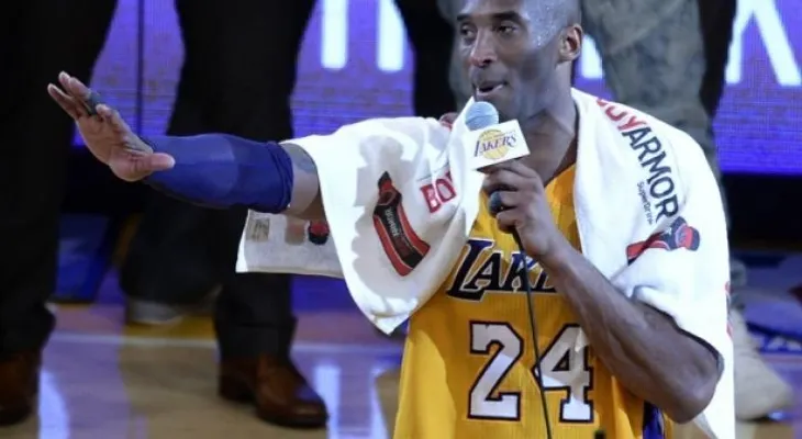 Subastan la toalla de Kobe Bryant por 33.000 dólares