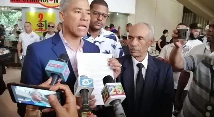 PRM deposita expediente en Justicia de Santiago contra alcalde Abel Martínez por malversación de más de mil  millones de pesos 