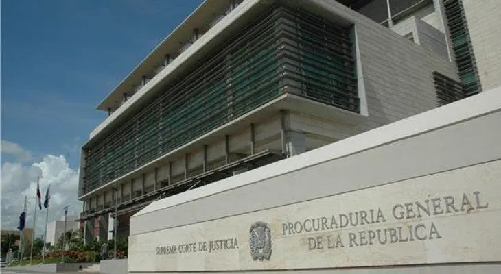 Abogados del PRM depositan querella por soborno