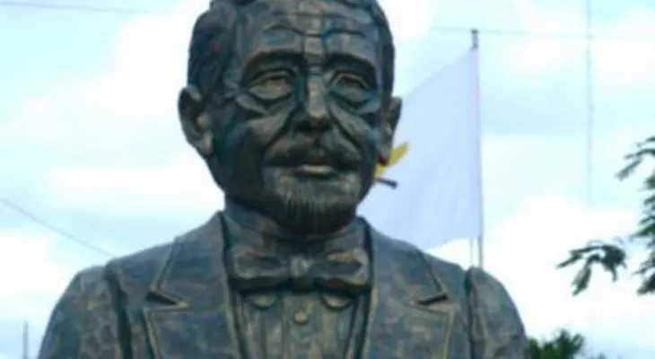 El busto de Duarte "Danilo Medina" sigue dando de qué hablar
