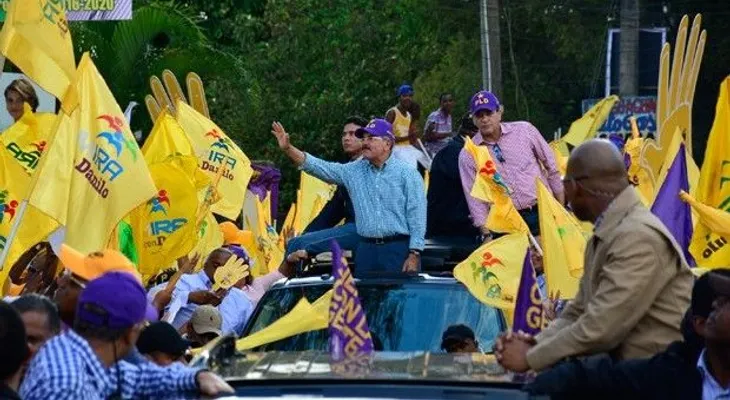 Danilo recorre barrios del oeste de Santo Domingo
