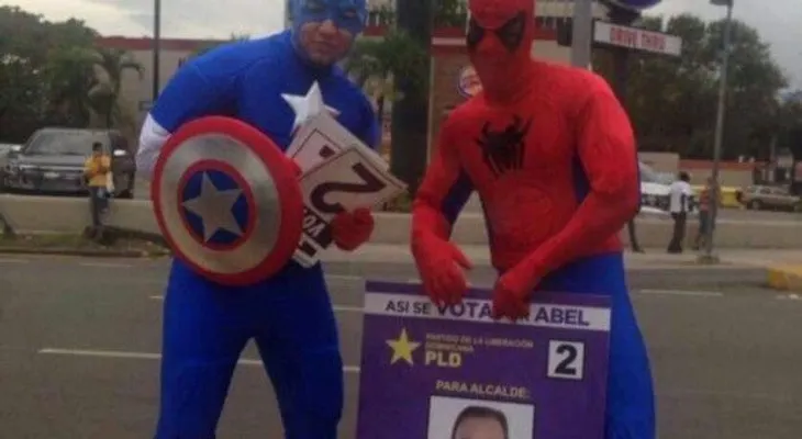 El Capitán América y el Hombre Araña promueven la candidatura de Abel Martínez
