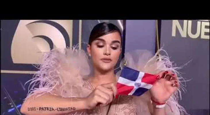 Clarissa Molina reclama en Premios Lo Nuestro democracia para la República Dominicana