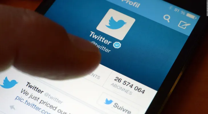 Twitter recomienda a sus 330 millones de usuarios cambiar de contraseña