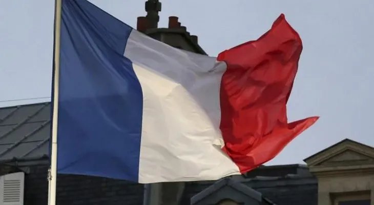 Francia pide a sus ciudadanos en Turquía no salir de sus casas u hoteles