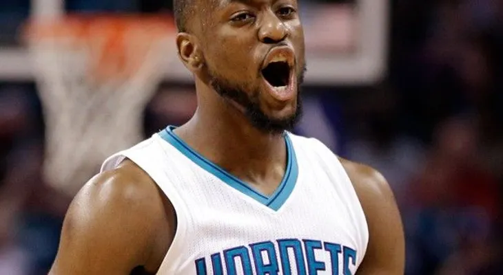 Westbrook y Durant acabaron con Dallas; los Hornets empatan