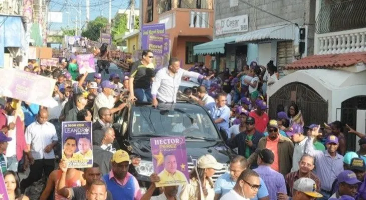 René Polanco promete asfaltar calles de los barrios de Santo Domingo Norte