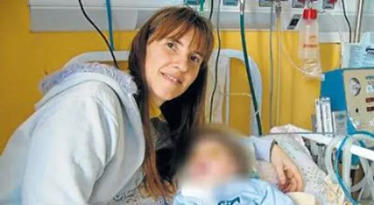 Niña de año y medio muere al caerle meseta de fregadero
