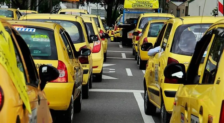 Multan con 142.000 dólares a Uber en Colombia por operar sin autorización