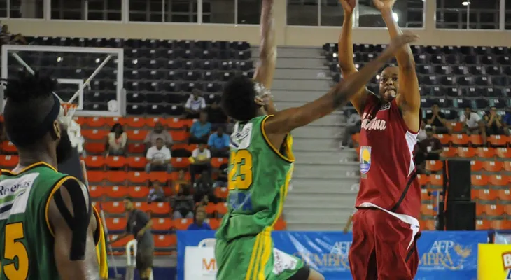 Los Mina vence a San Carlos 104-86 con siete triples de Marquis Gainous