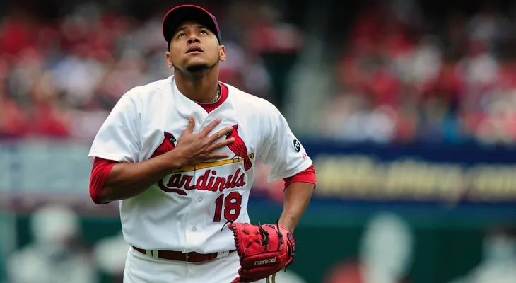 Carlos Martínez gana su número 13 