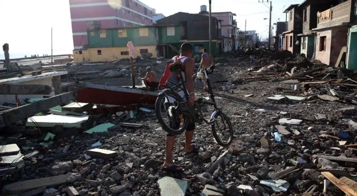Llega a Cuba buque venezolano con ayuda para paliar daños de huracán Matthew