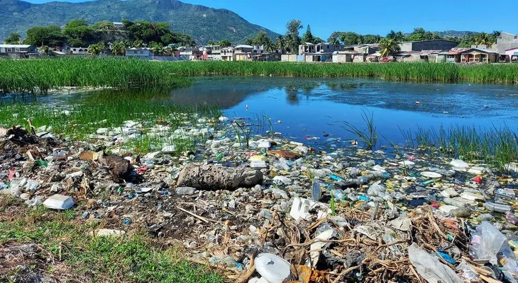 Estudio alerta sobre altos niveles de plomo en aguas subterráneas de Haití