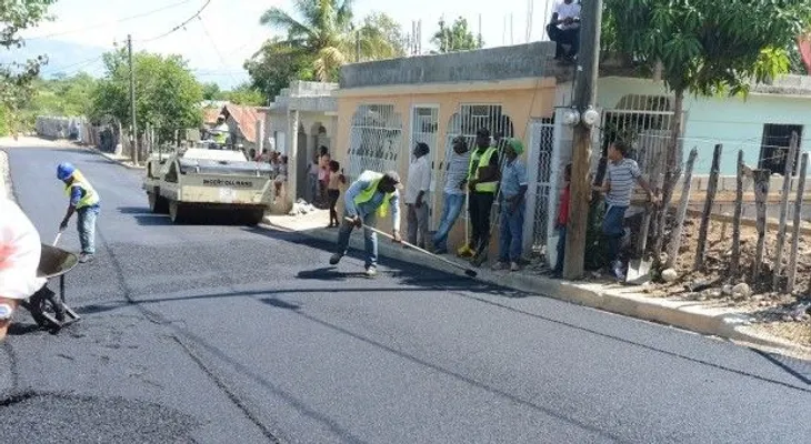Gonzalo Castillo supervisa obras en San Juan y Elías Píña