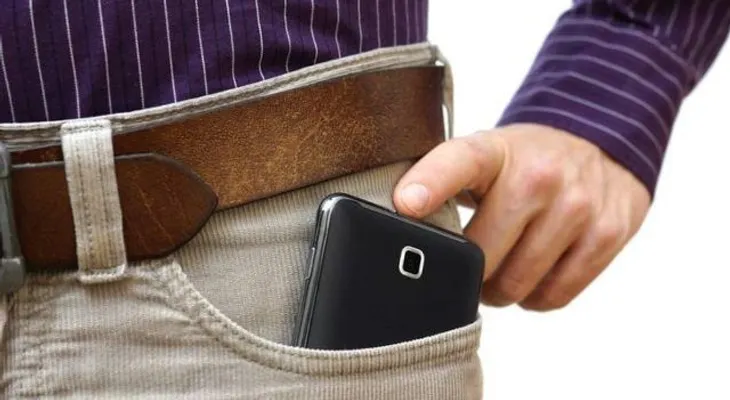 Tu celular en el bolsillo, puede tener consecuencias mortales
