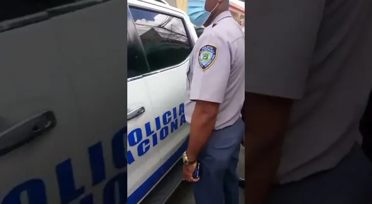 Marte Martínez justifica el "macuteo" a que más del 80% de los policías se están cayendo a padazos, por el bajo salario que reciben
