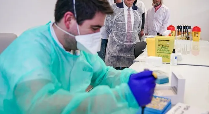 Científicos afirman se descubrió cura del coronavirus con "resultados espectaculares"