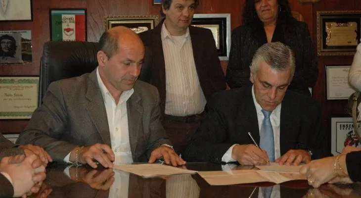 Firman acuerdo para enseñar en escuelas Declaración Derechos Humanos