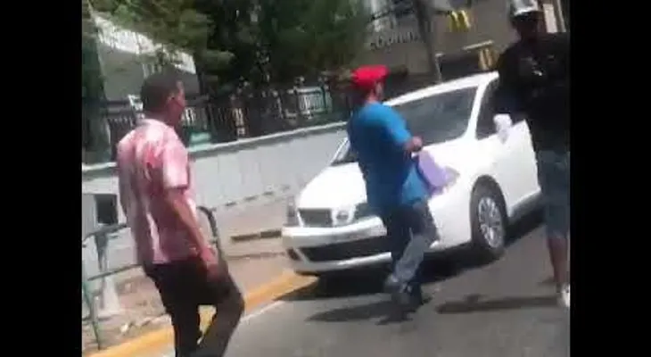 Amet se "emburuja" con un conductor 