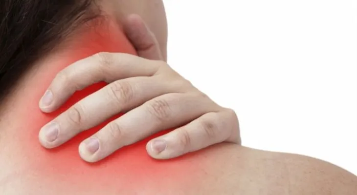 ¿Cómo tratar el dolor crónico de cuello?