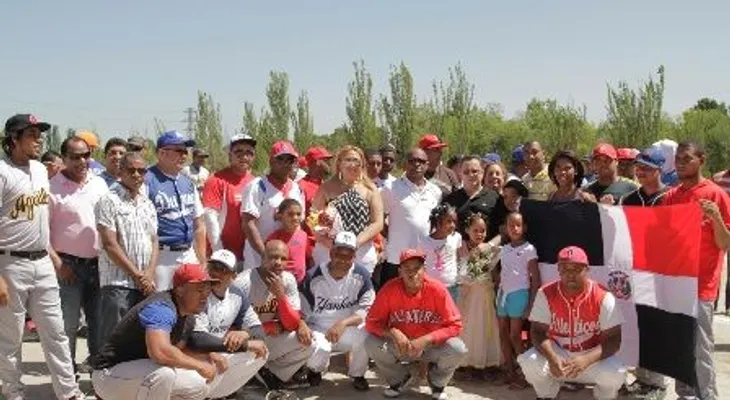 Deportistas dominicanos en Madrid reconocen labor del Cónsul doctor Frank Bencosme