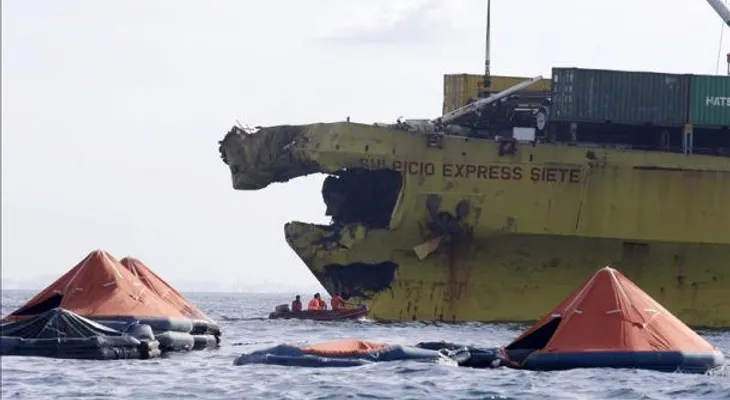 Aumentan a 40 muertos y 171 desaparecidos debido al naufragio en Filipinas  