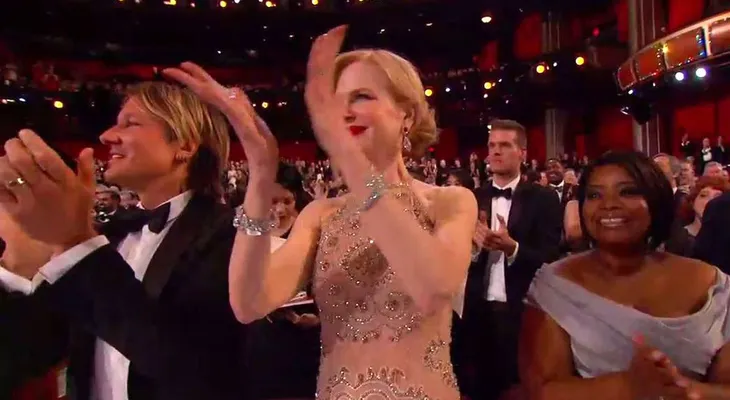 Nicole Kidman se convirtió en viral por su extraña forma de aplaudir