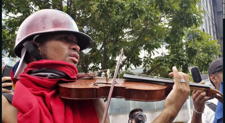 Detienen a Wuillly Arteaga, el violinista símbolo de las protestas en Venezuela