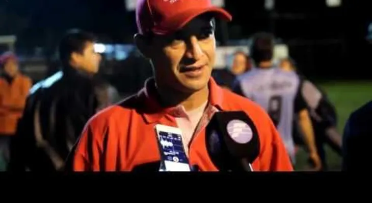 Atletas inventan un nuevo deporte jugando futbol con terneros en Paraguay