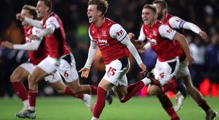 Fleetwood Town, de la cuarta división, elimina al Arsenal en la cuarta ronda de la Carabao Cup