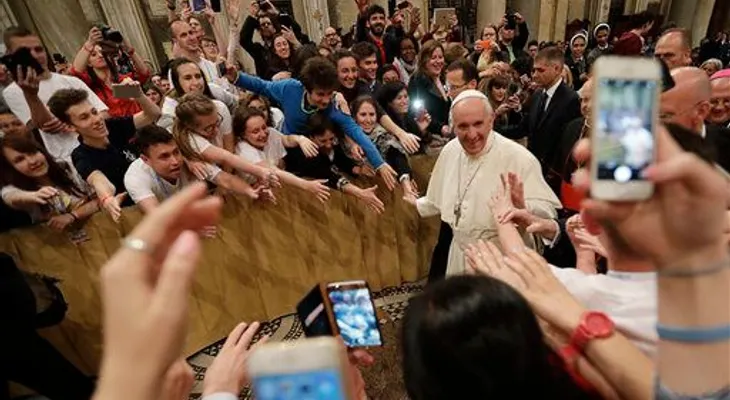 Papa pide a los jóvenes encabezar el futuro de la Iglesia 